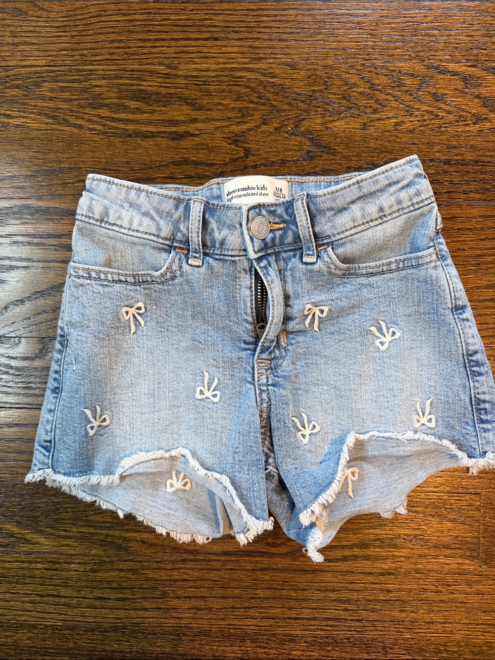abercrombie kids light wash embroidered denim shorts